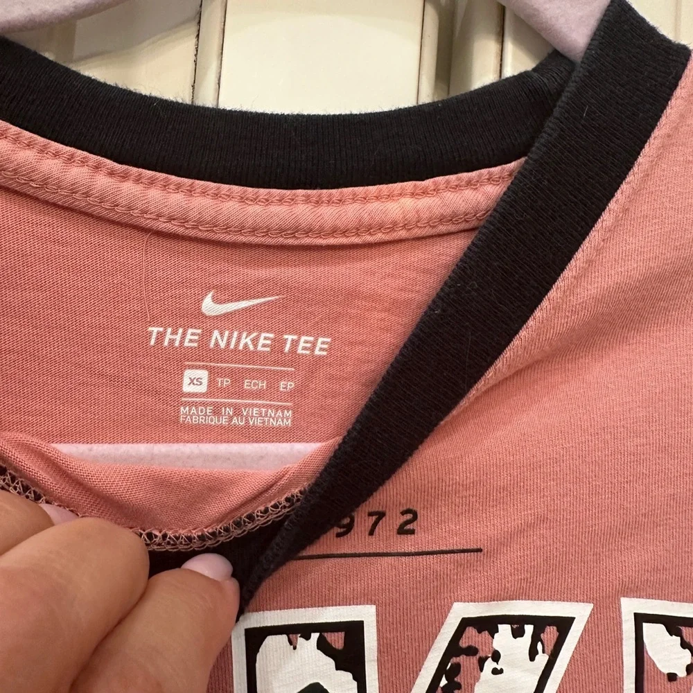 Nike Woman’s Graphic Tee in Pink